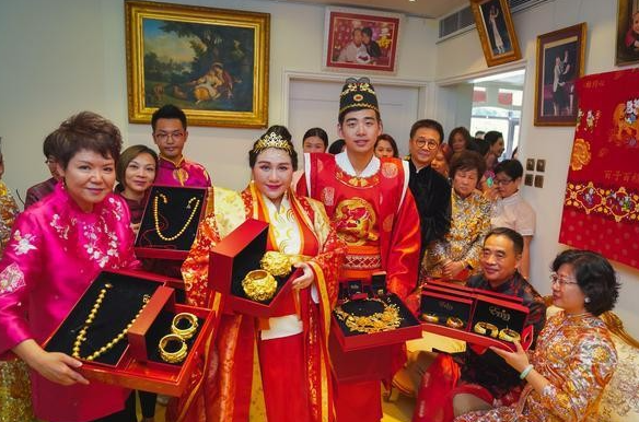 “小太妹”何超盈的混乱情史