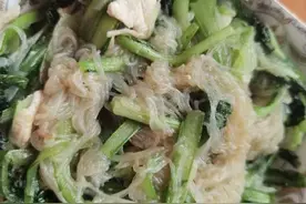 白菜鸡肉炒粉丝，美女吃了都说好图片
