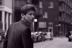 白敬亭： 眉眼如画，气质干净，少女们心中的校草图片