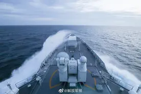 浪尖起舞！看淮南舰踏浪出击图片