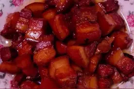 儿时记忆“八个碟子四个碗”中的第一碗，红烧肉炖红薯宽粉条图片