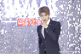 早遇佳人！任嘉伦与聂欢教科书爱情，走路都是握手不放开图片