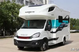 宇通C533旗舰版休闲娱乐款发布，高配水电+三床六座图片