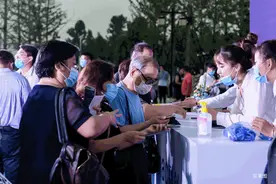 6.6日晚孝妇湖事件，警察强制限流、500万人围观图片