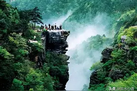 伟人登山望远，这首七律气势雄浑，更充满了豪情壮志图片