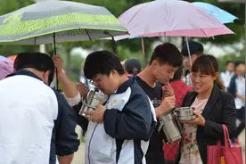 新时代孩子被迫变巨婴，学习任务量太重，做家务反而成了放松图片