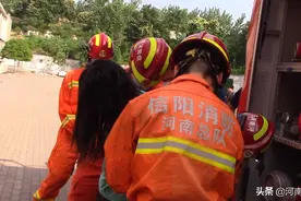 厕所救援，这酸爽……图片