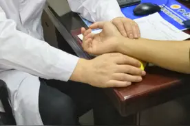 你们的前列腺在喊“救命”，因为你压着它了图片
