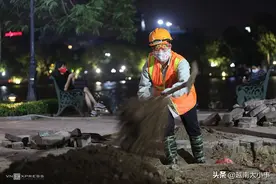 越南工人夜修电缆：手法、技术全学习中国图片