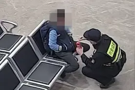 12岁男孩深夜离家去坟地看望妈妈，民警：爸爸有了新对象，他在校受了委屈图片
