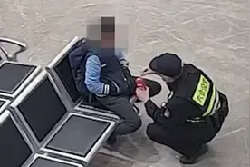 12岁男孩深夜离家去坟地看望妈妈，民警：爸爸有了新对象，他在校受了委屈图片