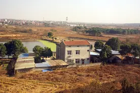 江汉平原地区农村的房子大门临马路，没有围墙，原因你了解吗？图片