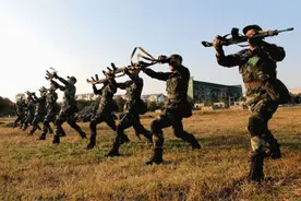 新兵训练，我们有遵循图片