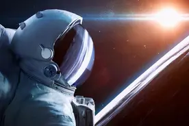 假如驾驶一艘1秒1光年的飞船，能抵达宇宙边缘吗？多久才能到达？图片