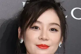 袁姗姗的白色纱裙穿搭，“马甲线女王”气质出众图片