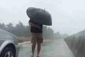 中国人自己发明的“反向伞”！雨天不再面临“湿身”的尴尬图片