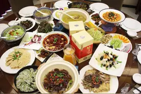 为女儿举办升学宴，亲朋好友却无一道贺，网友：这分也好意思办？图片