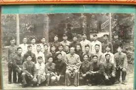 毛泽东圳下遇险：犹记当时烽火里，九死一生如昨图片