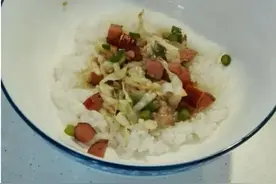 “我凭啥要吃剩饭？”嫌弃孩子饭里有口水的母亲，配当妈吗？图片