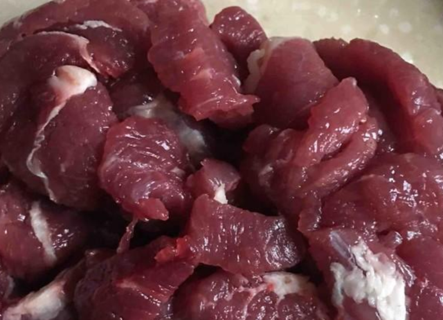 它蕴含20种氨基酸，虽然有点贵，但适合孩子吃，让他高于同龄人