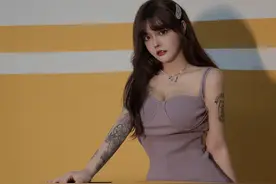99年的韩安冉又结婚了，才22岁就已经二婚，与老公穿情侣装真配图片