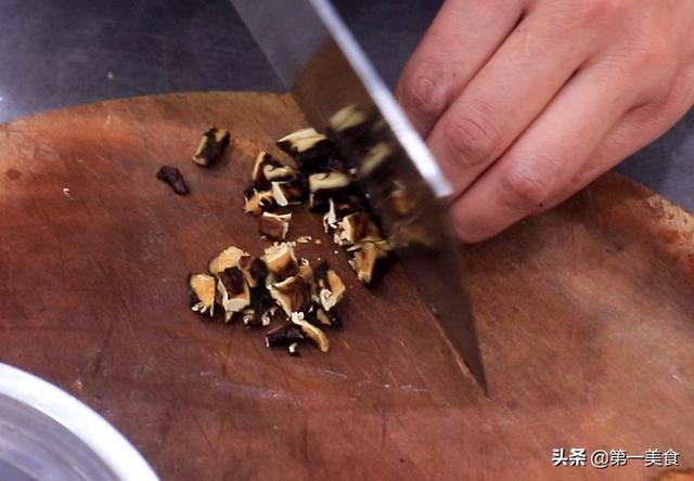 “蛋炒饭”家常做法，这几个技巧很关键，米饭金黄松散，粒粒分明
