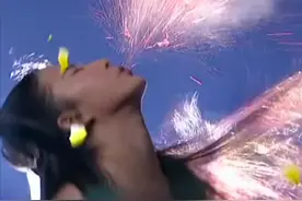 影视剧花式吐血，有人似喷泉，有人似吐痰，只有晓明吐血像笑话图片