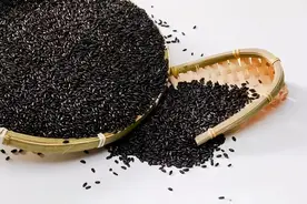 常吃黑芝麻，身体会有4大好处！但这类人别吃，伤身图片