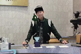 林俊杰咖啡店生意掉一半，申请补助金却被“轰”图片