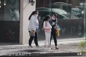 12岁女孩第一次来月经，12位陌生人温柔告诉她：别怕 爸妈营图片