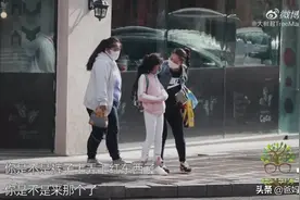 12岁女孩第一次来月经，12位陌生人温柔告诉她：别怕 爸妈营图片