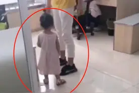 3岁女娃打针后越想越气，“杀气腾腾”找医生算账，网友：太可爱图片