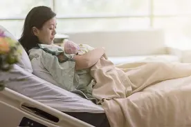 秋季坐月子严防三大禁忌，耽误宝妈身体恢复，还妨碍宝宝长个图片