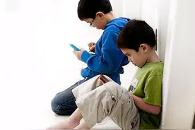 你的食指和无名指哪个更长？对照一下，暗示着孩子们之间的差距图片