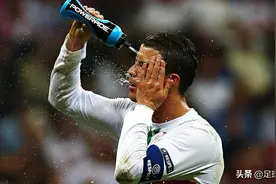 职业足球运动员出多少汗？他们如何保持水分？图片