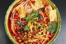 螺蛳粉到底是香还是臭？没试过永远不知道图片