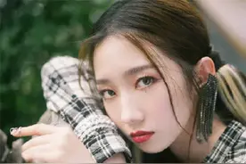只做美甲感觉太单调？不妨尝试下Jennie同款指尖戒吧，满手高级感图片