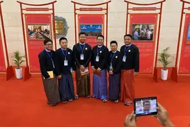 男人穿裙子正常吗？这个国家男人穿裙穿上瘾图片