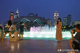 上海：人民广场音乐喷泉 重新亮相图片
