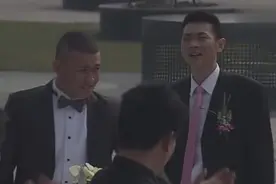 新郎睡过头迟到，新娘当场悔婚，一番话让新郎惭愧低头视频封面