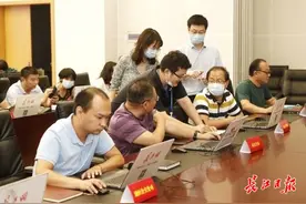 市公交集团透露：无人驾驶公交车或将现身武汉街头图片