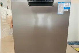 能自动开门烘干的海尔13套洗碗机与西门子中端8套洗碗机深度对比图片