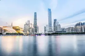 我国华中第一高楼已封顶，高度定格475米，预计2021年完工图片