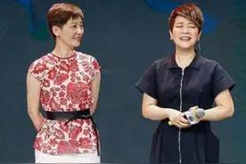 陈小艺遇上徐帆，同52岁差别很大，穿着显老把徐帆衬成“一朵花”图片