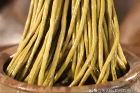 腌好吃的酸豆角，不能只加盐，多加2样，又酸又脆又香，久放不坏图片