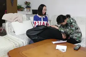 学霸弟弟高考200多分，姐姐气的犯病，老师查看试卷弟弟跪求原谅视频封面