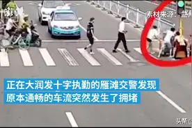 三女子擅自移动信号灯引发交通拥堵：竟是为了方便自己过马路？图片