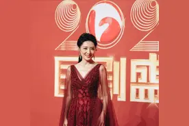 国剧盛典周涛再现完美状态：过往修身养性，给了她此刻雍容高贵图片