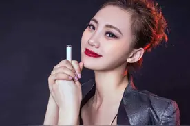 九球天后刘莎莎终于结婚了，三次夺得世界冠军，帅气老公姓氏罕见图片