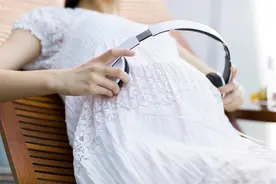 胎教音乐促进胎儿智力发育？别交“智商税”了，最重要的是你自己图片
